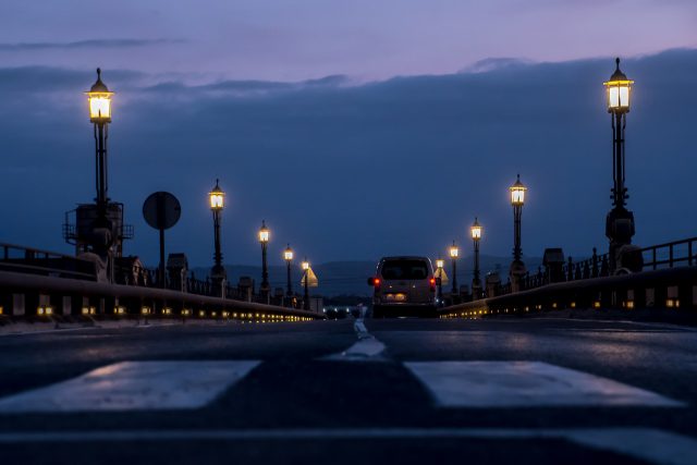 Lampa uliczna – oświetlona przestrzeń w mieście