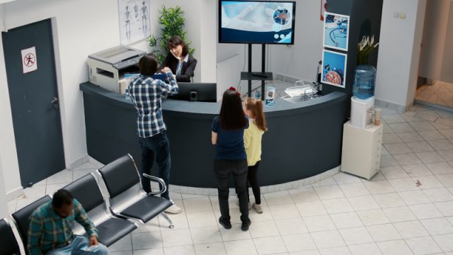 W jakich placówkach przydaje się dystrybutor wody?